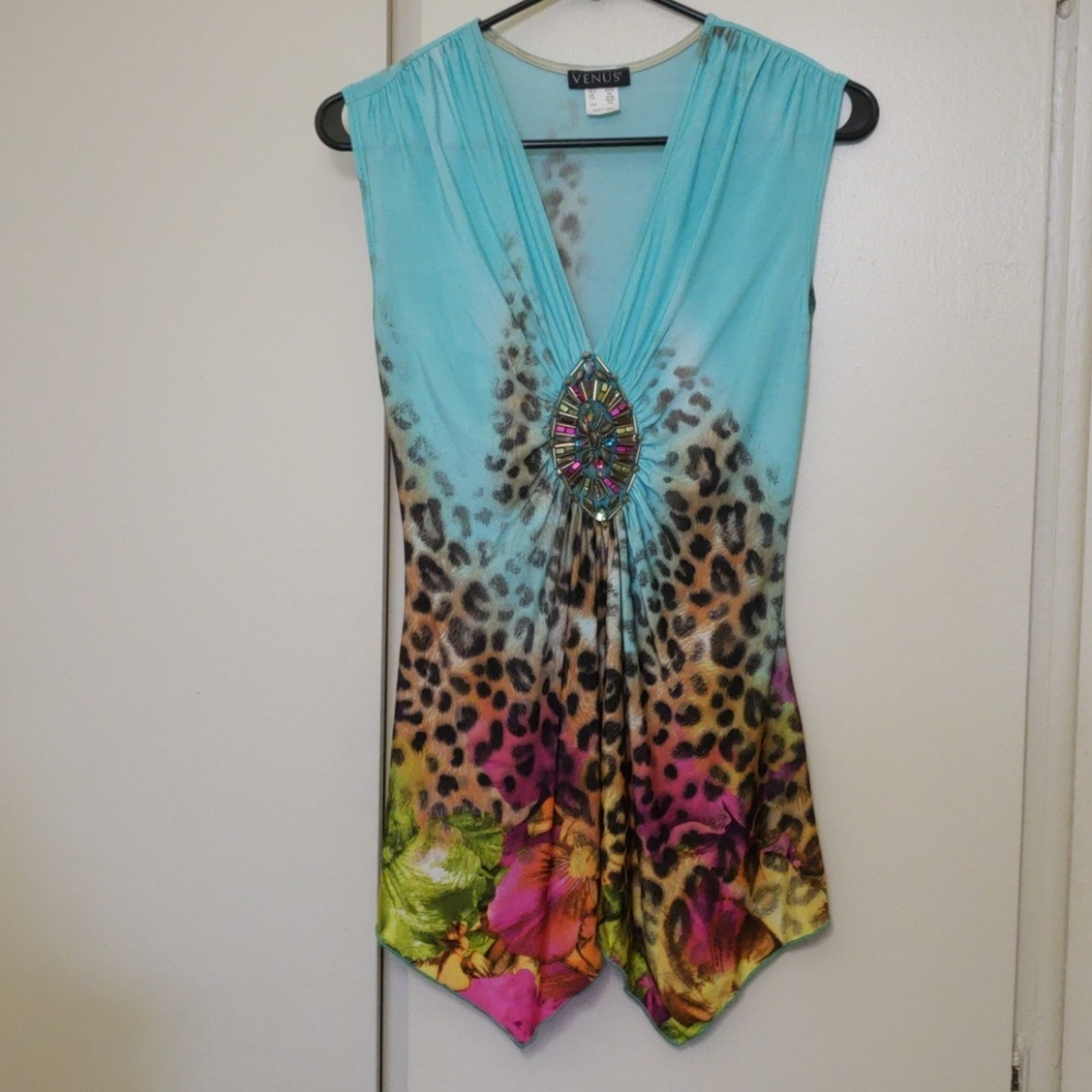 Embellished, sleeveless tee